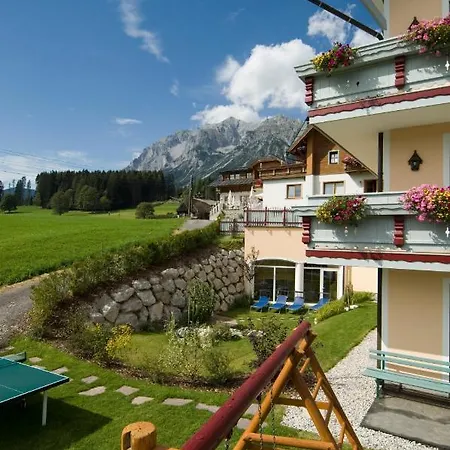 Neuwirt Hotel 4*
