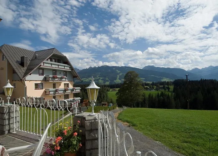Neuwirt Hotell 4*